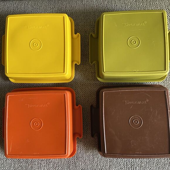 Lot of 4 Vintage Tupperware Sandwich Keepers 1362 - NO LIDS - Picture 2 of 3